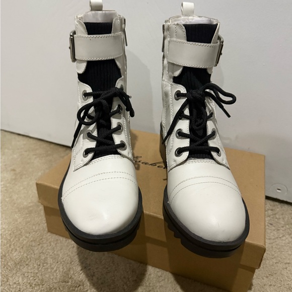 Marc Fisher White Leather Winter Zip-up Ankle Boot - Picture 11 of 13